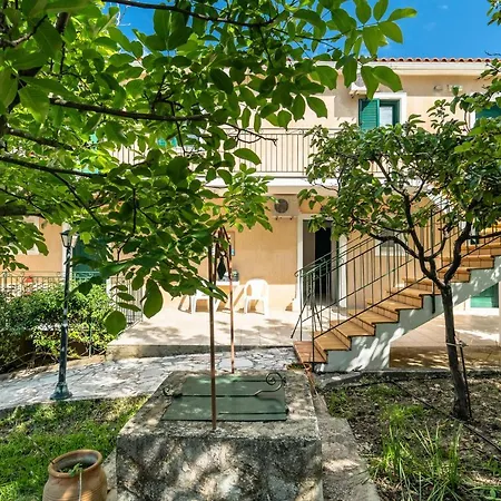 Anemona C Apartment